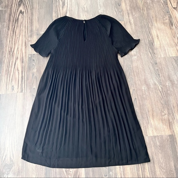 Michael Michael Kors Black Pleated Short Sleeve Dress - Picture 3 of 11